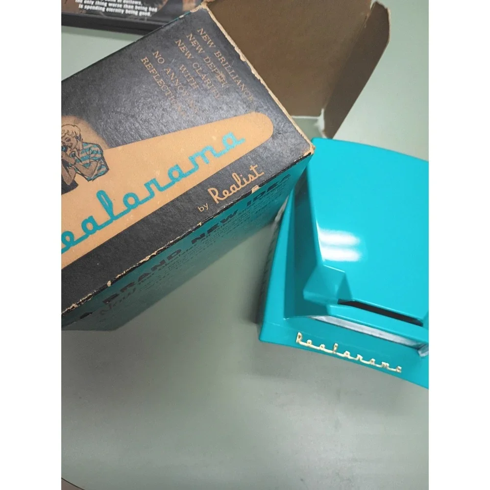 Vintage Realist Realorama 2001 Slide Viewer Turquoise 35mm Superslides with Box
